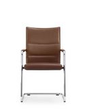 Schwingstuhl mit brauner Polsterung Executive, Frontansicht