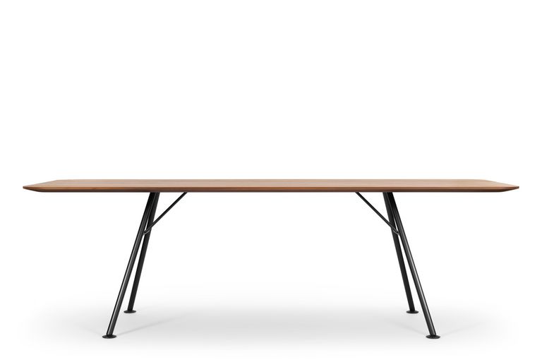Seitenansicht rechteckiger Massivholztisch mit schwarz beschichtetem Gestell