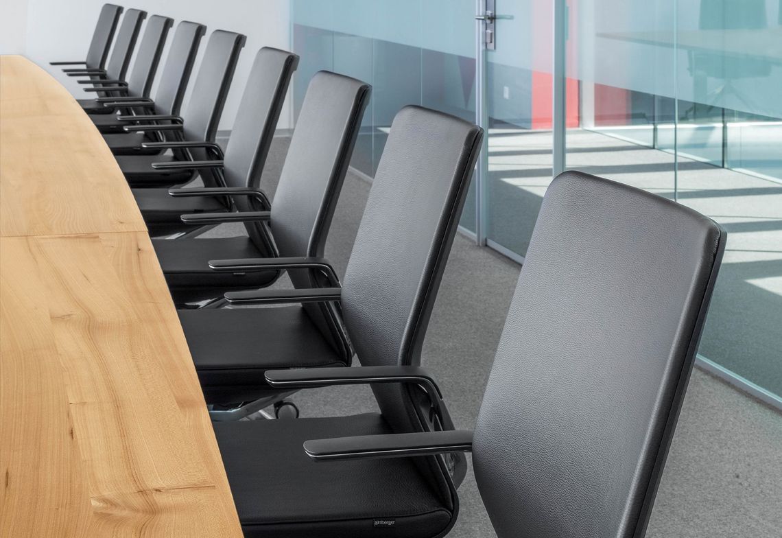 Schreibtischstuhl Linq in schwarzer Lederausführung