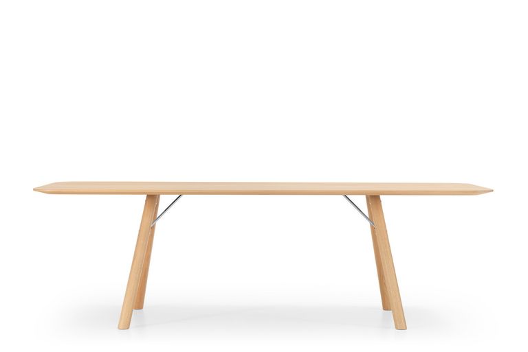 Seitenansicht von rechteckigem Konferenztisch Akio aus Massivholz