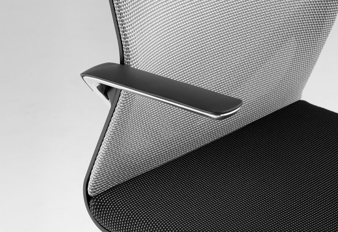 Schreibtischstuhl Linq mit Armlehnenauflage aus Kunststoff