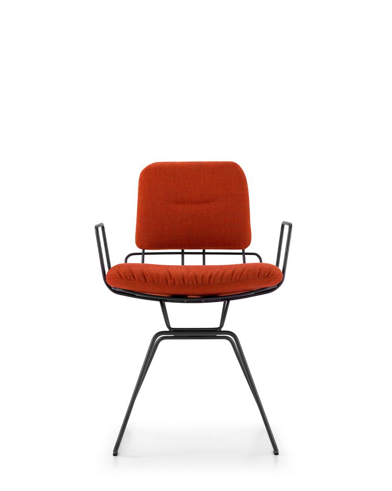 Esszimmerstuhl mit orangem Polster in der Vorderansicht