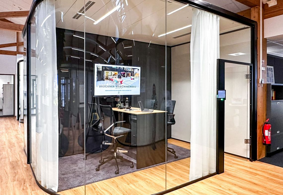 Hauptstandort Brückner Maschinenbau: Bürostuhl Linq als Hochstuhl