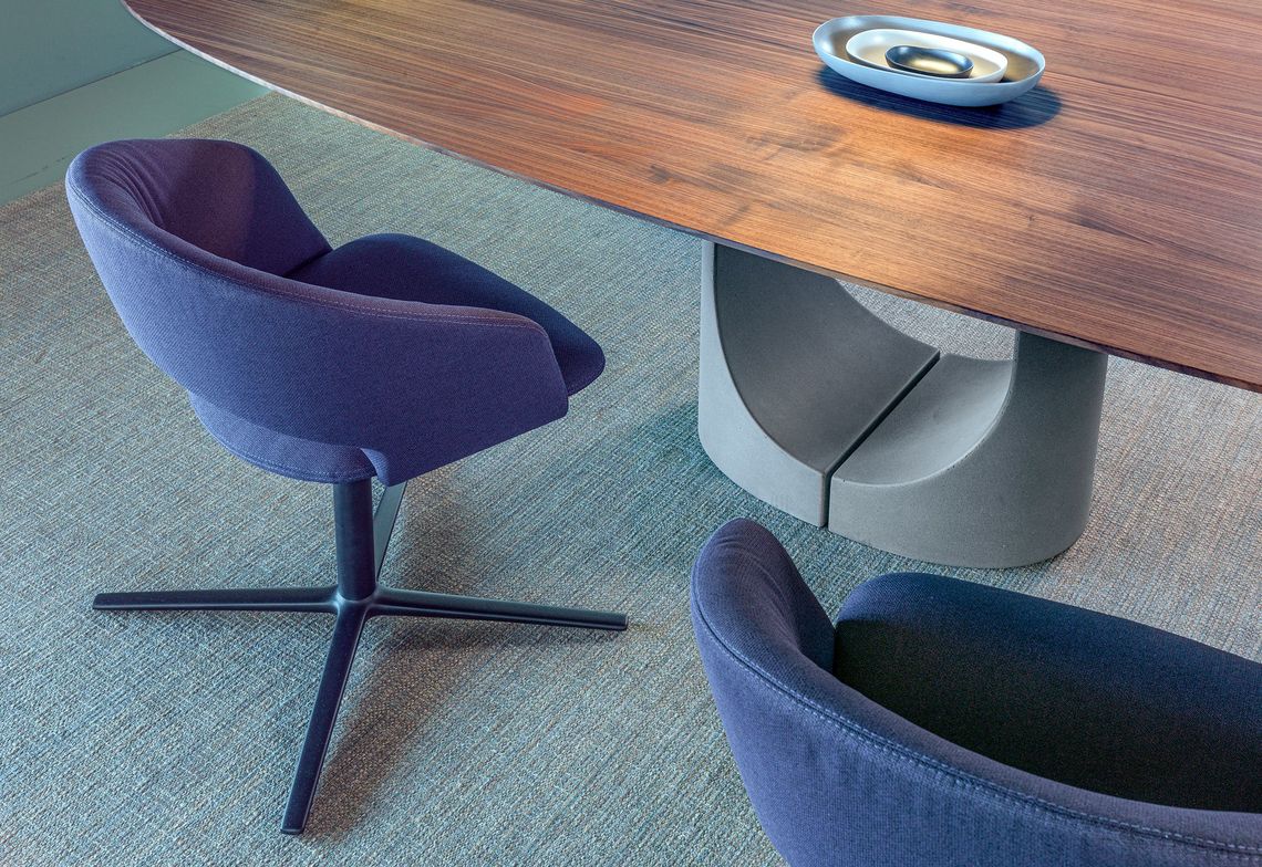 Tisch Udina mit einem Zentralfuss aus Beton