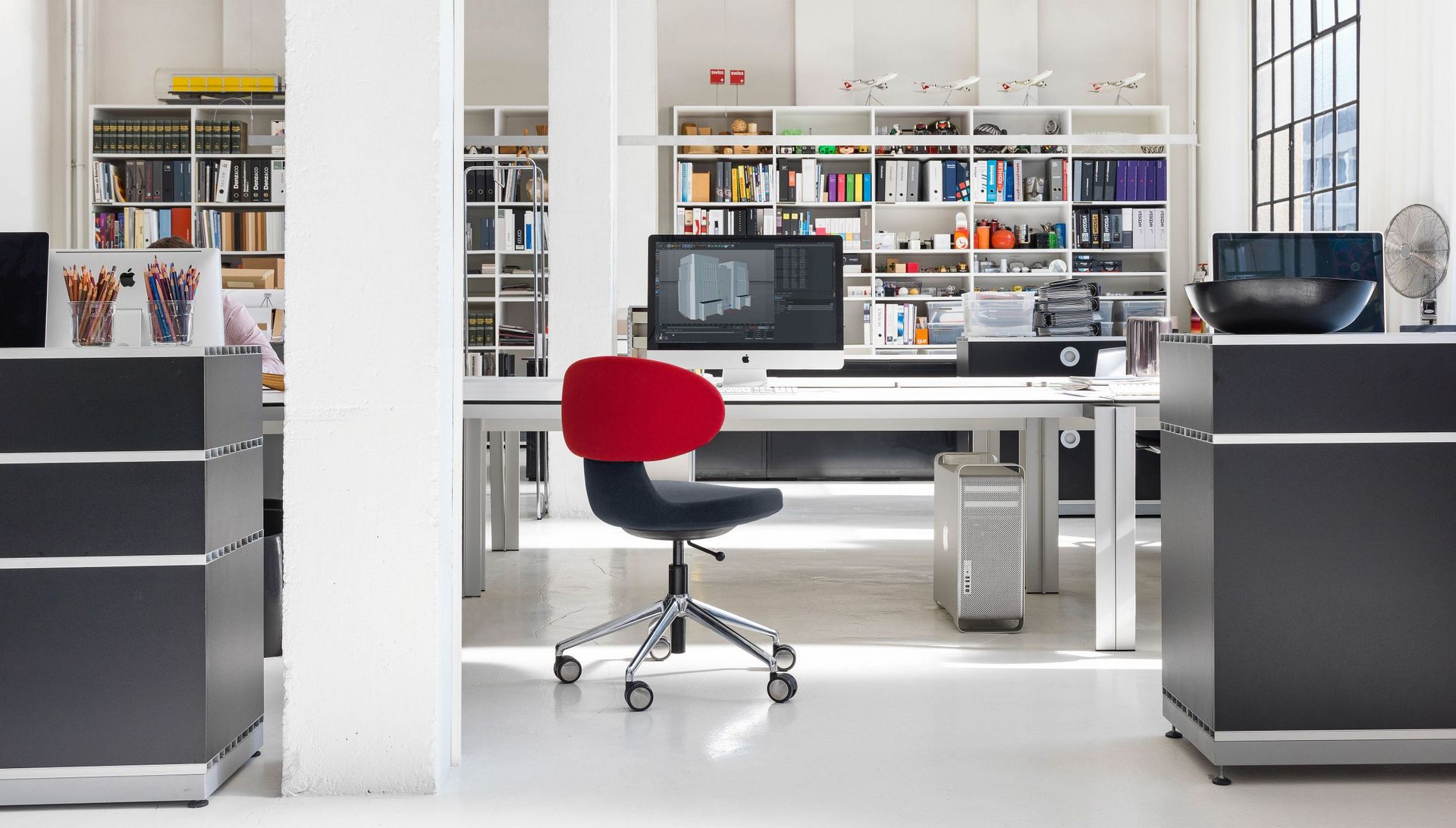 Simplex 3D Schreibstischstuhl am Schreibtisch