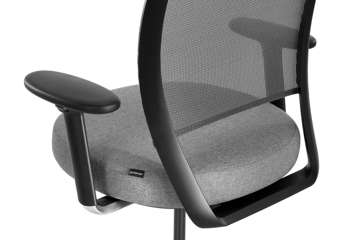 Bürostuhl Marva Net Nahaufnahme vom Rückenrahmen mit Netzbespannung
