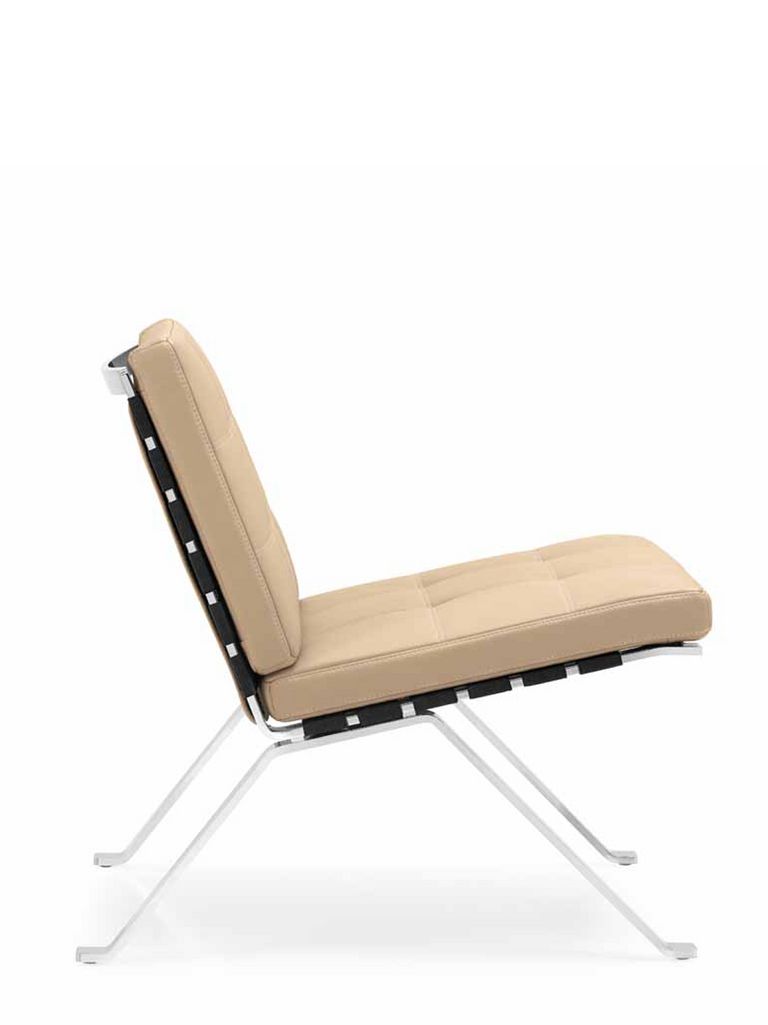 Modell 1600 Loungesessel mit hellem Leder gepolstert, Seitenansicht