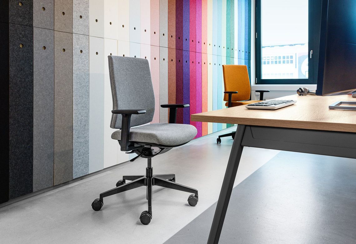 Bürostuhl Kyra Flex grau gepolstert im Büro