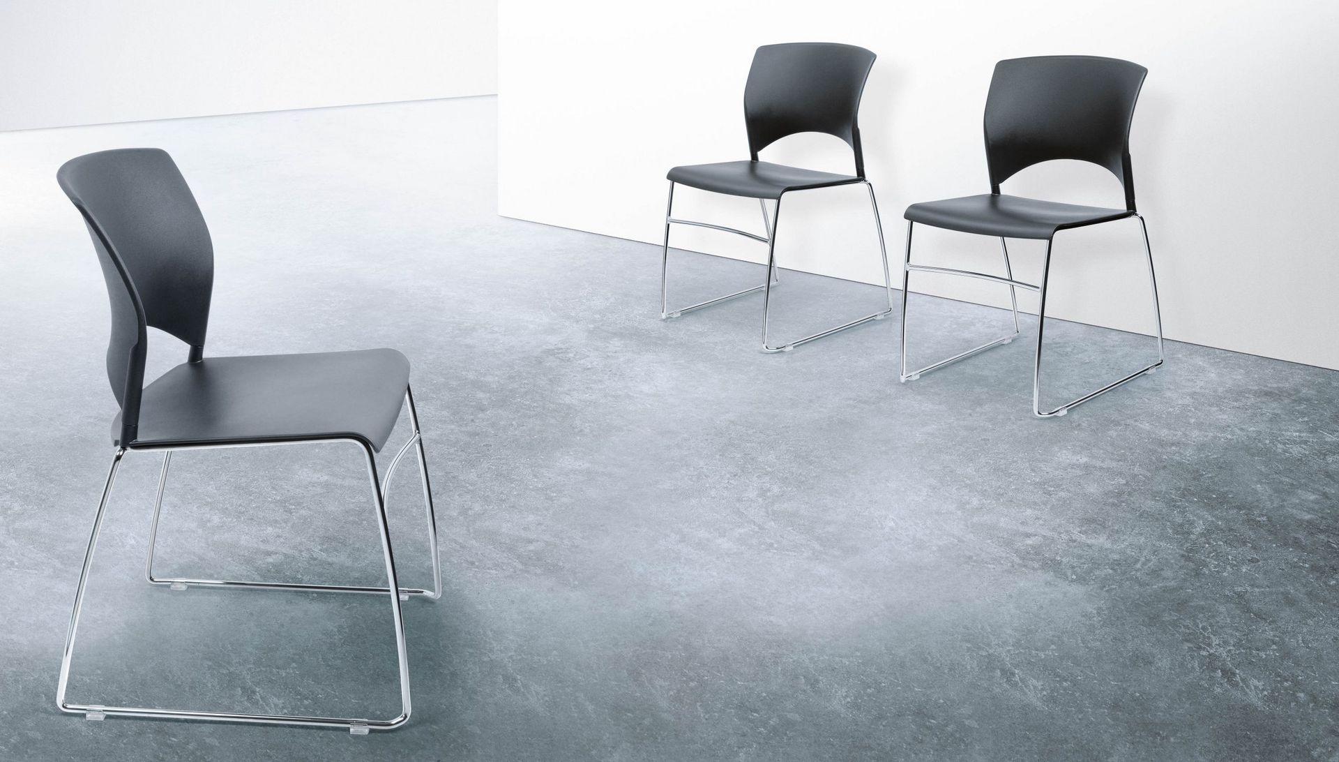 Stapelstuhl Pixo mit schwarzer Kunststoffschale