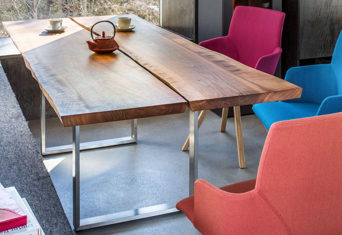 Authentieke tafel en Yara stoel