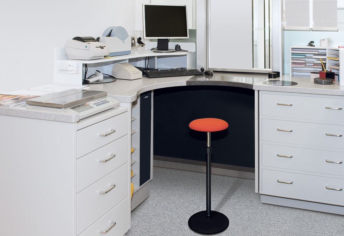 Sitzhocker im Empfangsbereich