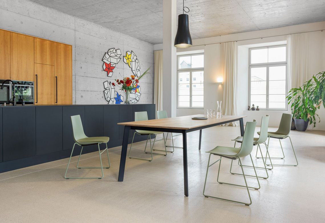 Esstisch Liola mit Stuhl Nava in Birnengrün