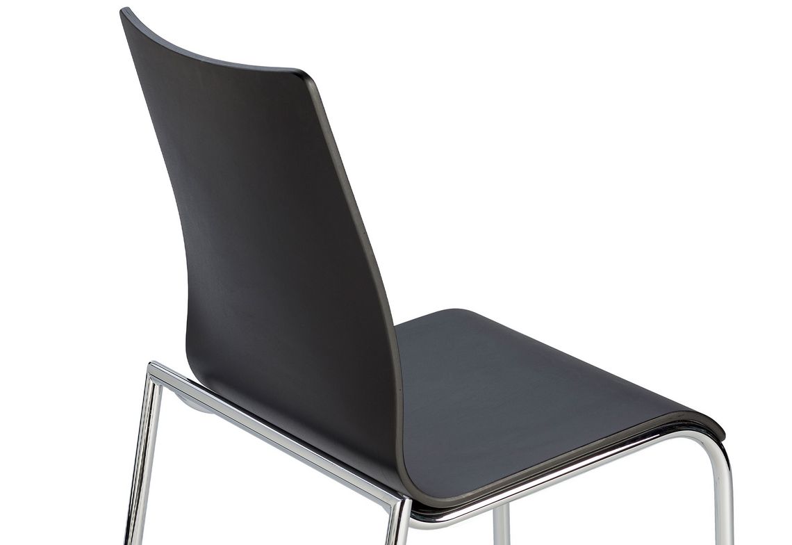 Nahaufnahme Sitzschale Holzstuhl Buche schwarz