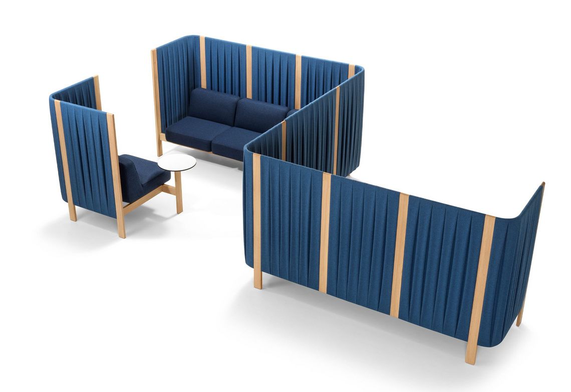 Loungesofa Sitzgruppe mit zwei Dreisitzer und einem Sessel mit Anbautisch mit Verbindungspaneelen und Sichtschutz, blau gepolstert