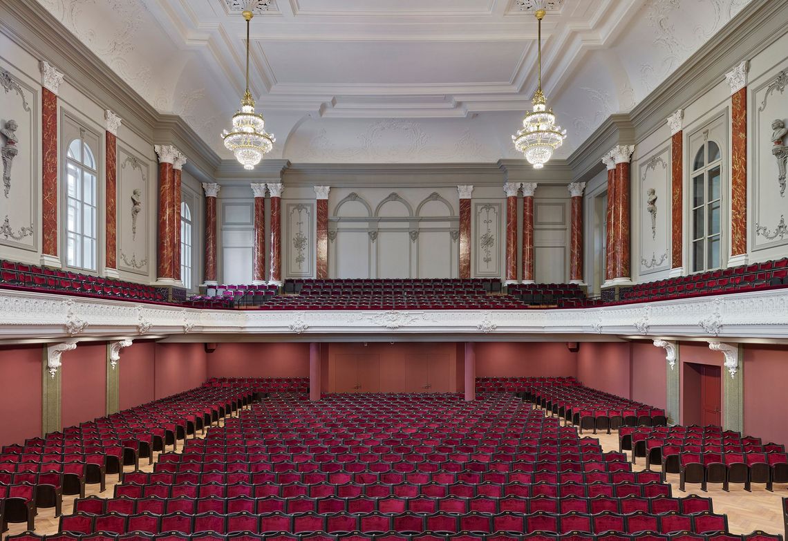 Klappsitze fürs denkmalgeschützte Auditorium und Foyermöbel, Stadtcasino Basel
