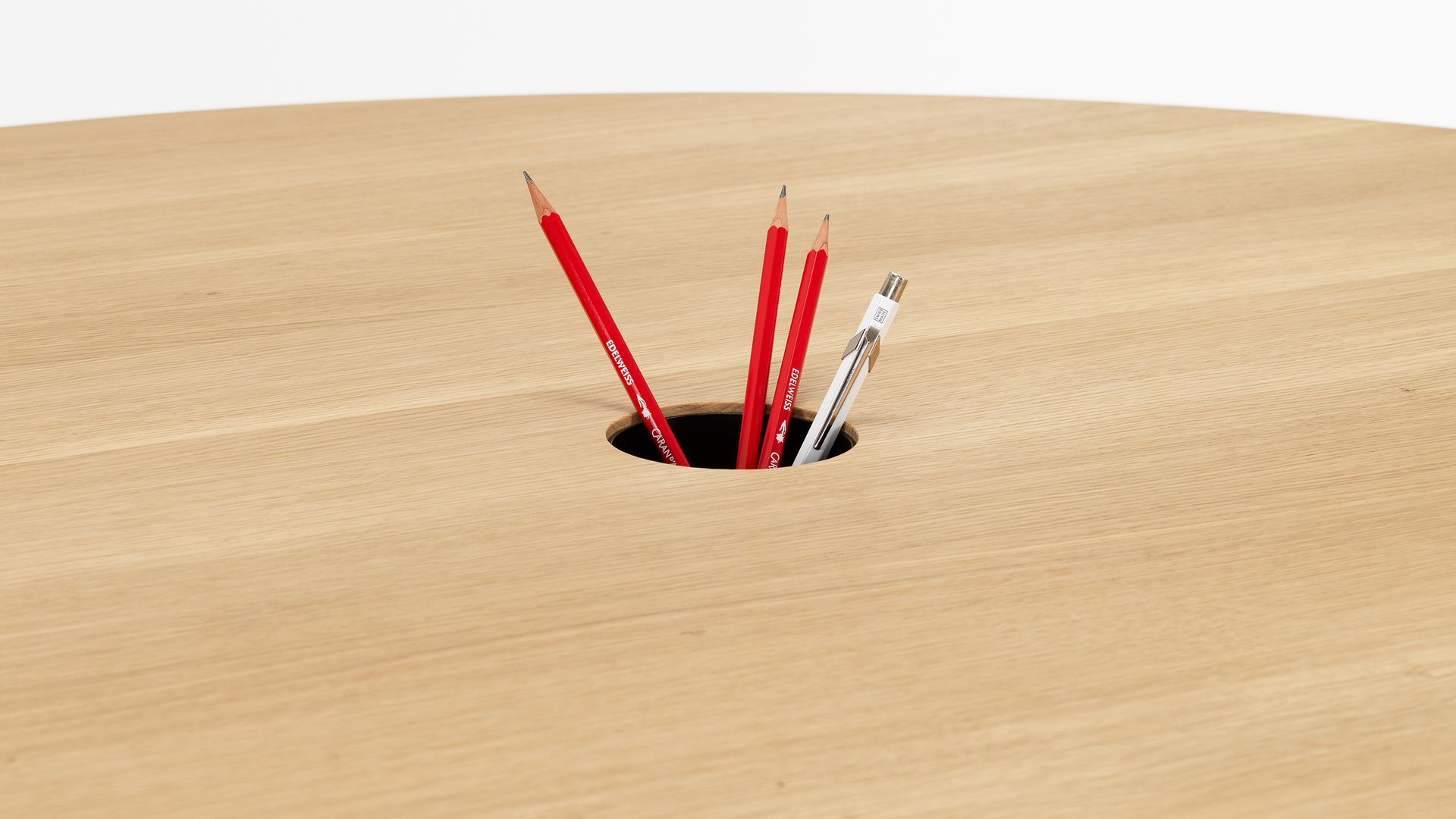 Rundes Behältnis für Schreibgeräte und Accessoires