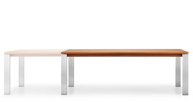 Esstisch ausziehbar Massivholz, Seitenansicht, mit Füssen aus Chromnickelstahl