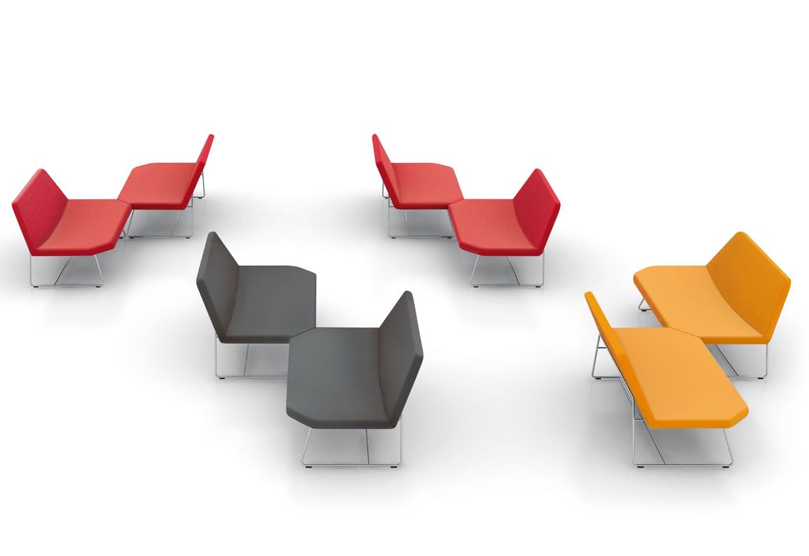Sitzgruppe Büro, Sessel in verschiedenen Farben gepolstert
