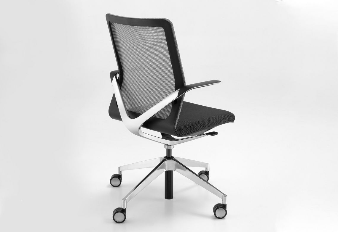 Schreibtischstuhl Linq mit schwarzer Sitzschale und grauem Netzrücken