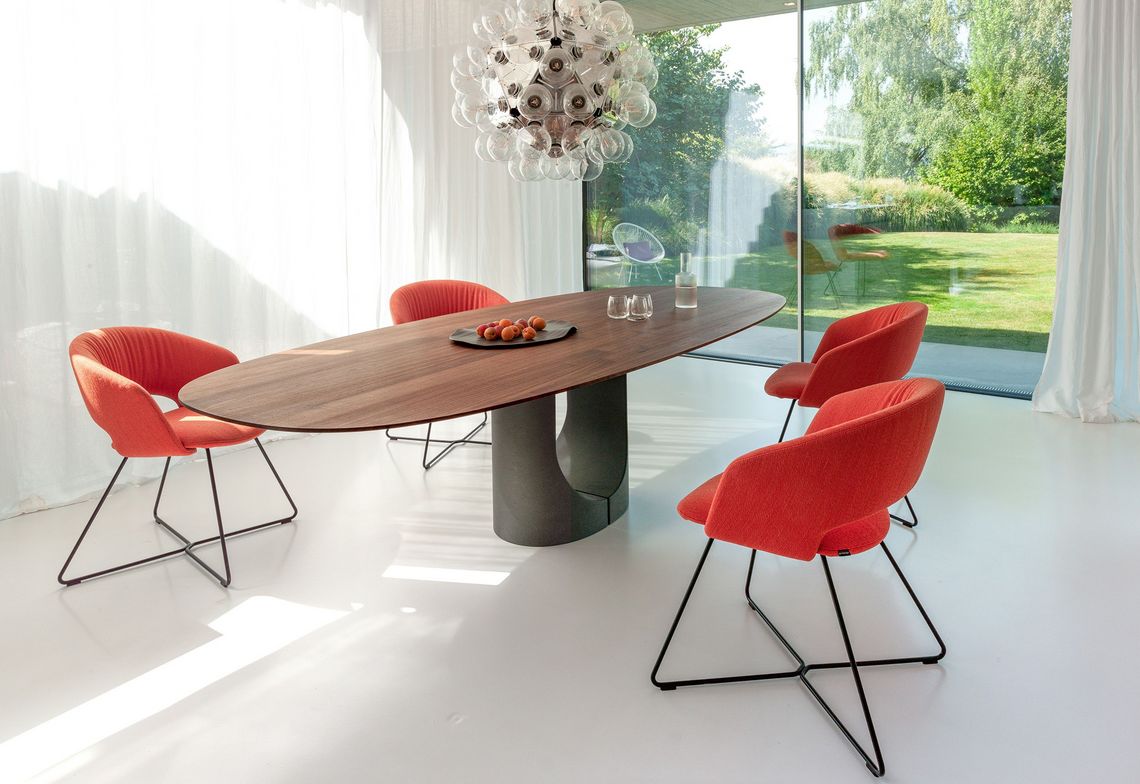 Esstisch Udina in oval und Stuhl Calina