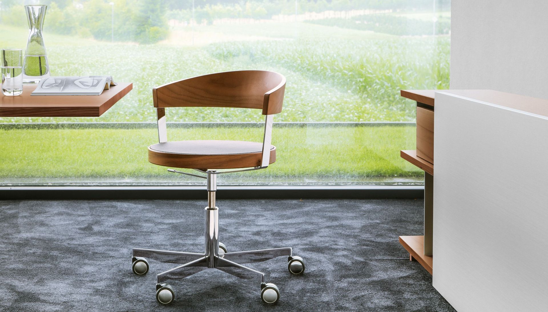 Bürostuhl G125 in Eiche und Netzausführung