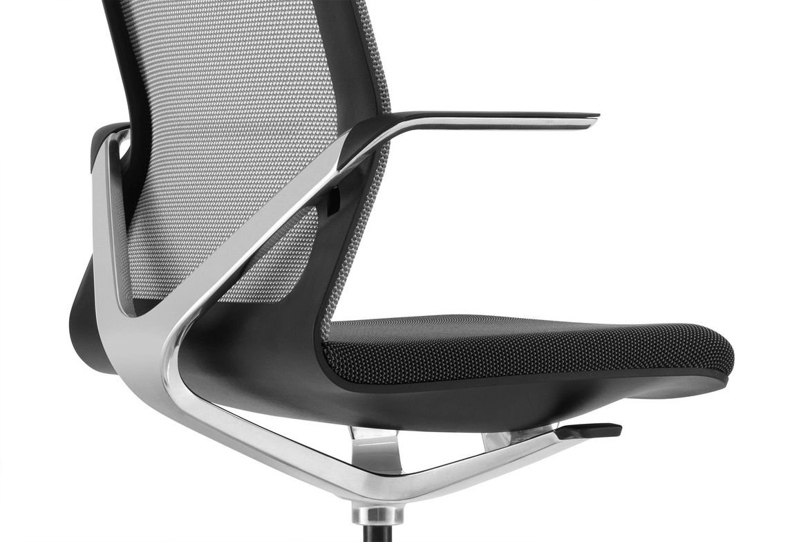 Bürostuhl Linq mit Aluminium Trägerstruktur und Rückennetz