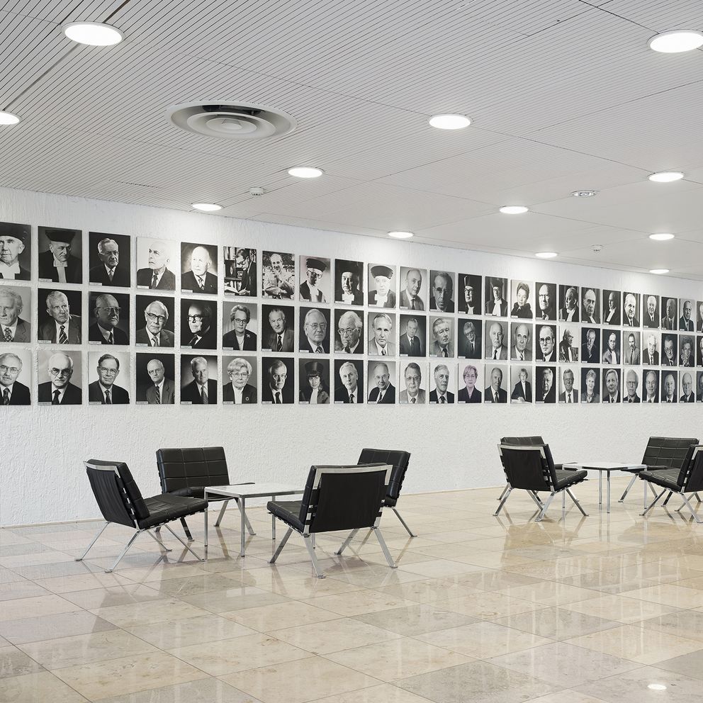 Bundesverfassungsgericht, Karlsruhe, Deutschland: Sessel Modell 1600