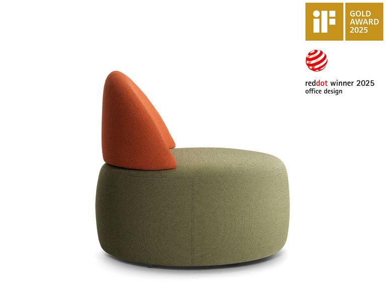 Sitzpouf, zweifarbig gepolstert, in der Seitenansicht