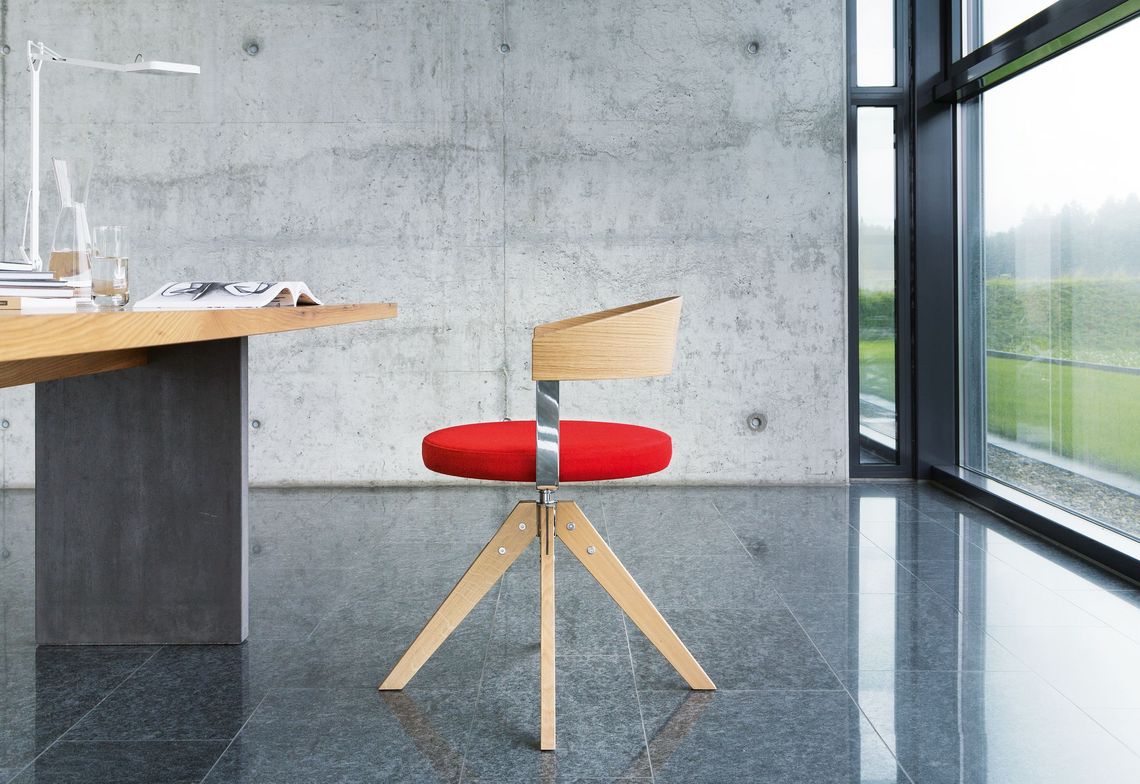 Schreibtischstuhl G 125 mit gepolstertem Sitz am Arbeitsplatz