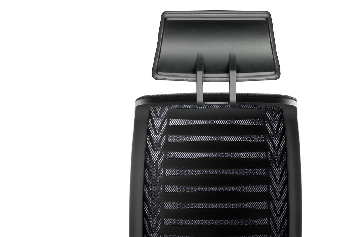 Rückenansicht der Ausführung mit Netz und Kopfsütze vom Bürostuhl Reflex