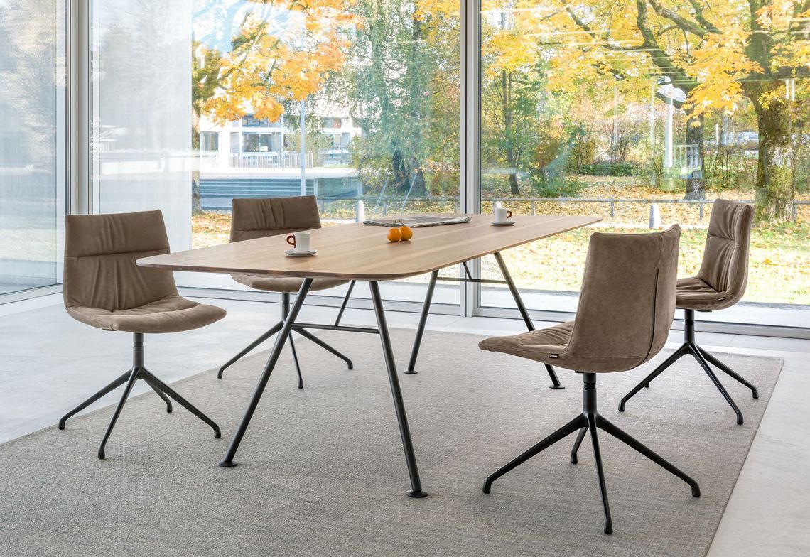 Table Akio Steel and chair Marel