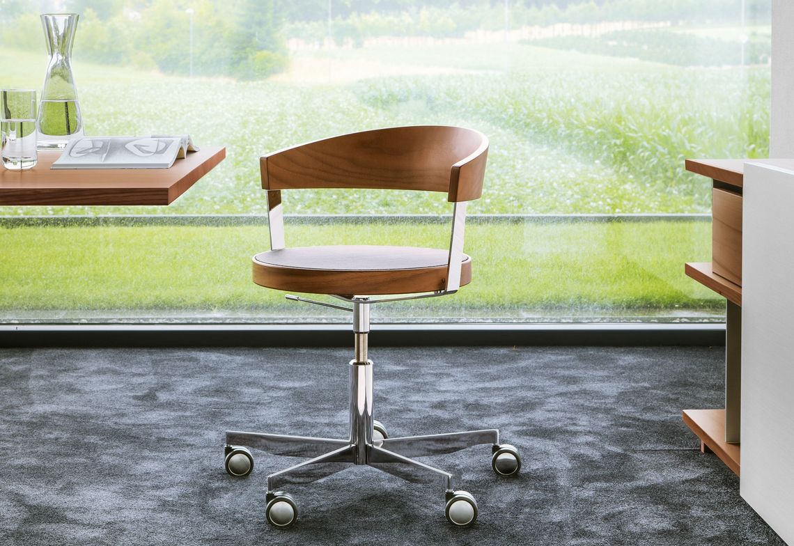 Bürostuhl G 125 in Nussbaum am Einzelarbeitsplatz