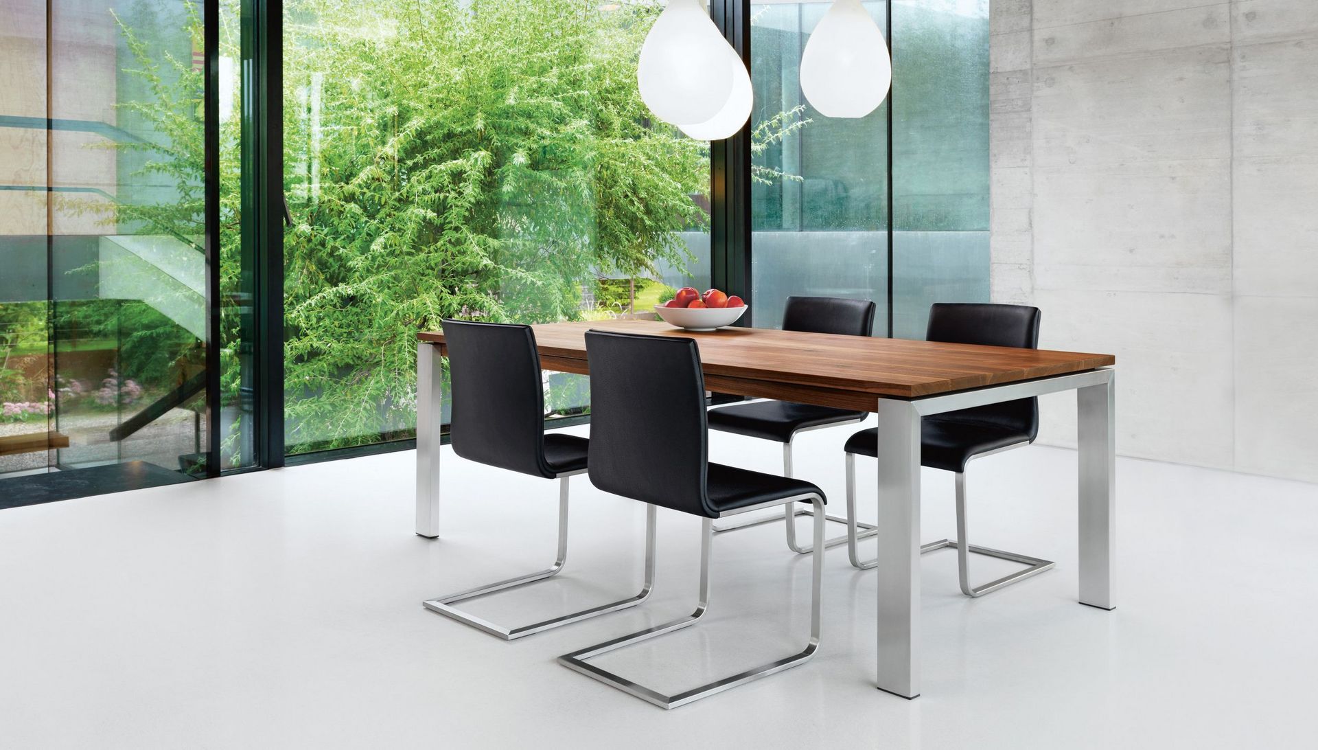 Andra Esstisch Massivholz und Lynn Stühle Esszimer