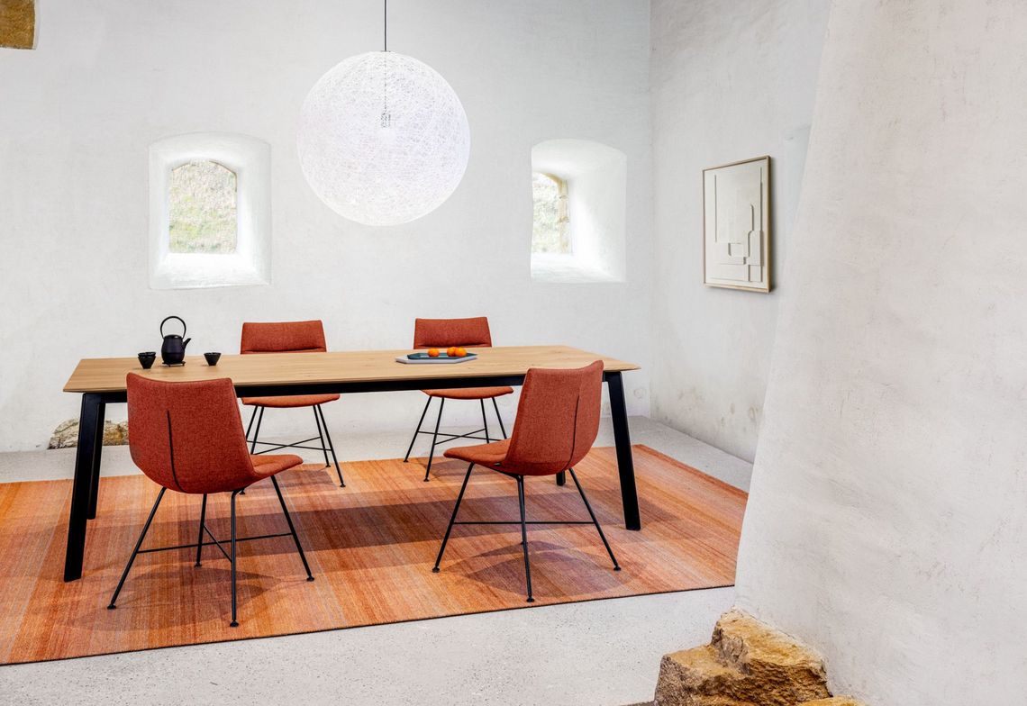 Tisch Liola in Kombination mit Stuhl Marel