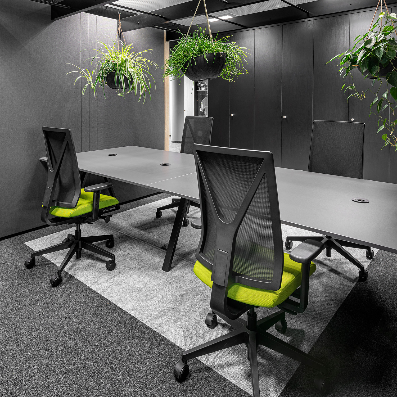 Workstations with Yanos swivel chair